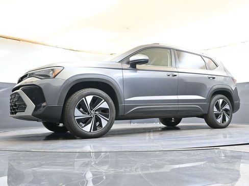 Used 2025 Volkswagen Taos SE AWD/4WD image 30