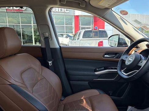 Used 2025 Nissan Pathfinder Platinum w/ Cargo Package FWD image 10
