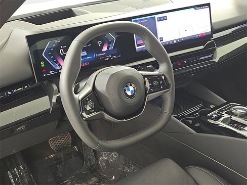 Used 2026 BMW 530i xDrive w/ Premium Package image 19