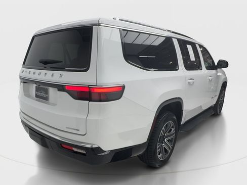 Used 2024 Jeep Wagoneer L Series II RWD image 10