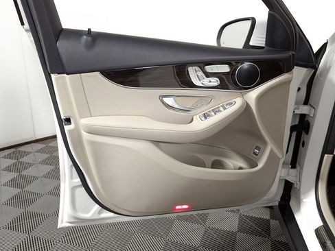 Used 2019 Mercedes-Benz GLC 300 4MATIC image 13