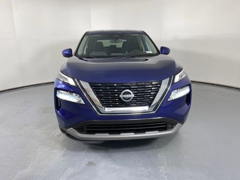 Used 2023 Nissan Rogue SV image 2