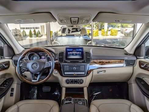 Used 2017 Mercedes-Benz GLS 550 4MATIC image 3