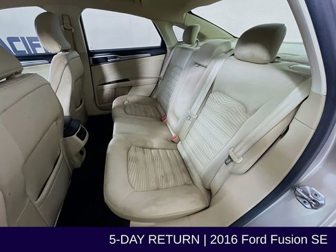 Used 2016 Ford Fusion SE image 24