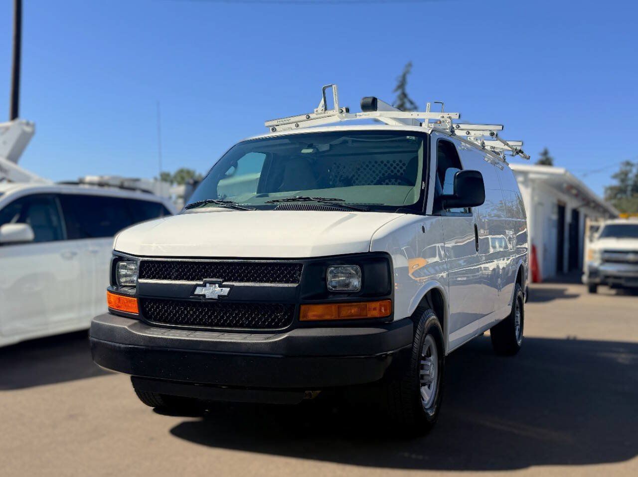 Used 2015 Chevrolet Express 2500 RWD image 1
