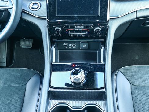 New 2025 Jeep Grand Cherokee Altitude image 17