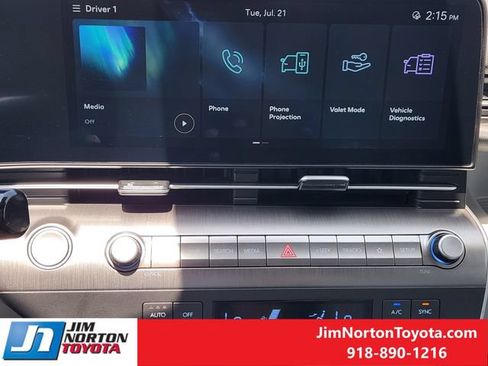 Used 2025 Hyundai Kona SEL AWD/4WD image 17