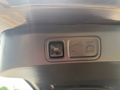 Used 2024 Ford Expedition XLT RWD image 16