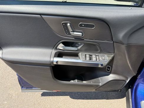 Used 2020 Mercedes-Benz GLB 250 4MATIC image 27