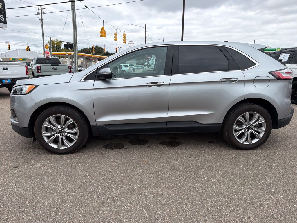 Used 2023 Ford Edge Titanium w/ Equipment Group 301A AWD/4WD image 2