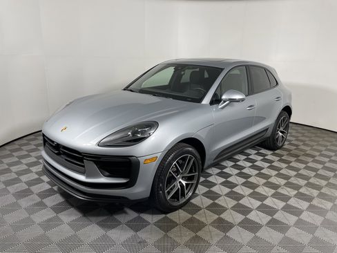 Used 2025 Porsche Macan image 11
