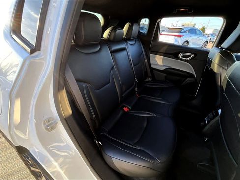 Used 2025 Jeep Compass Limited image 19