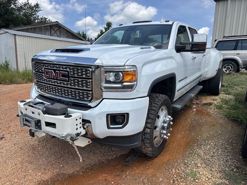 Used 2019 GMC Sierra 3500 Denali w/ Duramax Plus Package AWD/4WD image 4