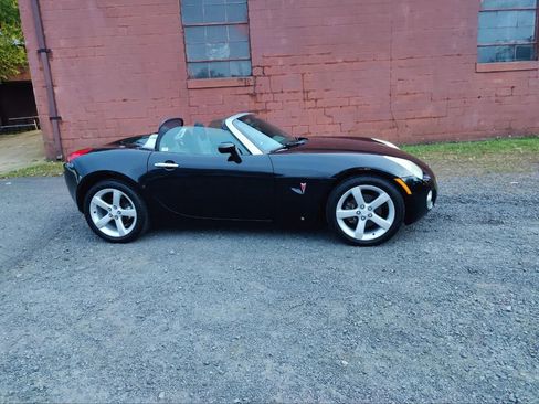 Used 2006 Pontiac Solstice Convertible w/ Power Package RWD image 4