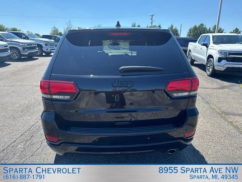 Used 2019 Jeep Grand Cherokee Altitude AWD/4WD image 4