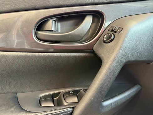 Used 2020 Nissan Rogue S image 17