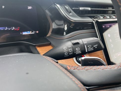 Used 2024 Jeep Grand Cherokee Summit image 26