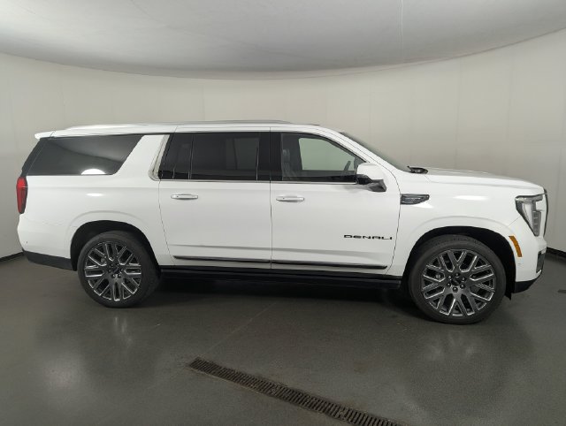 Used 2026 GMC Yukon XL Denali Ultimate AWD/4WD image 8