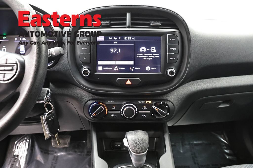 Used 2023 Kia Soul LX w/ LX Technology Package FWD image 13