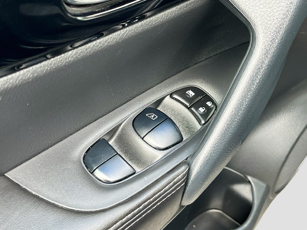 Used 2022 Nissan Rogue Sport SL AWD/4WD image 18