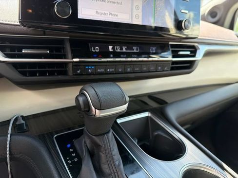 Used 2022 Toyota Sienna Platinum AWD/4WD image 9