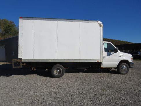 Used 2011 Ford E-350 and Econoline 350 Super Duty w/ Payload Pkg image 7