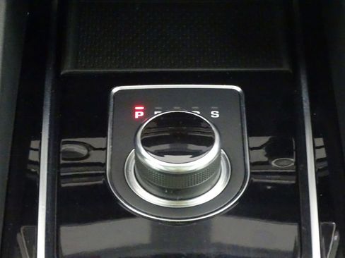 Used 2019 Jaguar F-PACE R-Sport image 40