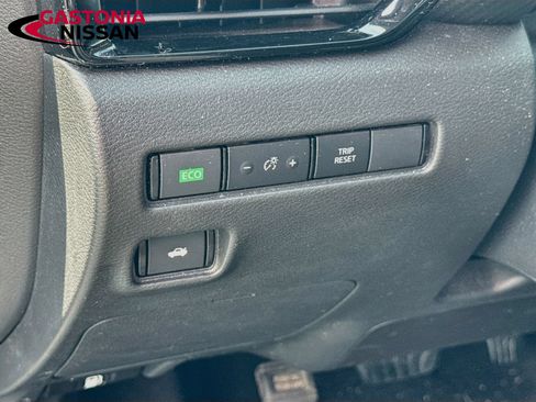 Used 2024 Nissan Sentra SV FWD image 11