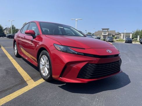 Used 2025 Toyota Camry LE FWD image 10