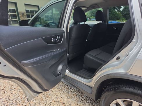Used 2018 Nissan Rogue SV AWD/4WD image 15