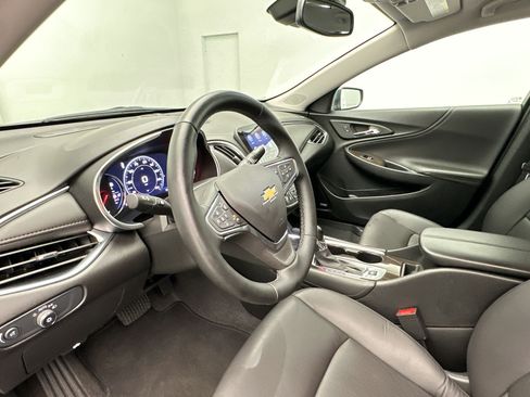 Certified 2025 Chevrolet Malibu LT FWD image 4