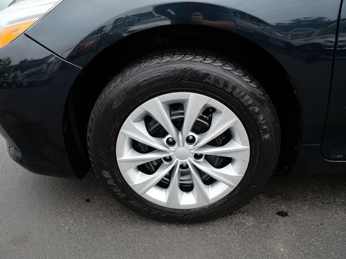 Used 2015 Toyota Camry LE FWD image 33