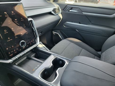 Used 2025 GMC Acadia Elevation image 28