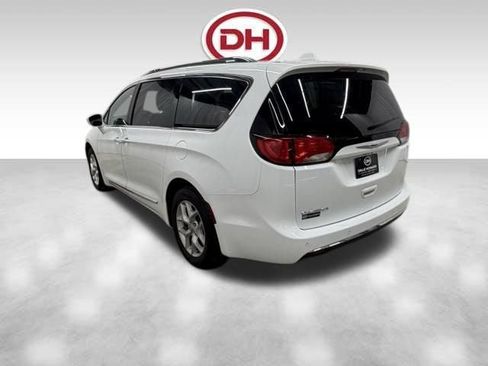 Used 2020 Chrysler Pacifica Touring-L Plus w/ Tire & Wheel Group FWD image 10