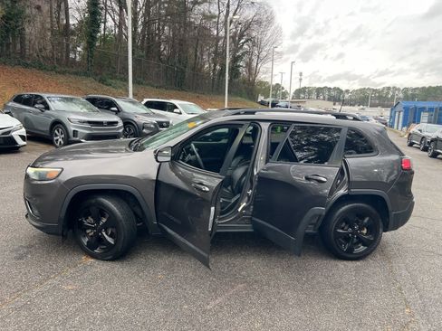 Used 2019 Jeep Cherokee Latitude Plus image 17