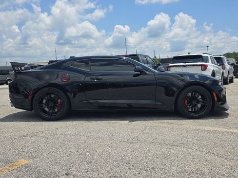 Used 2022 Chevrolet Camaro ZL1 RWD image 6