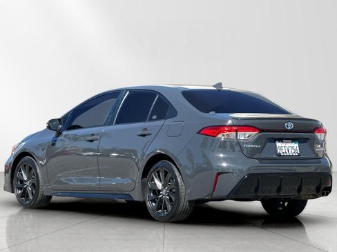 Used 2023 Toyota Corolla SE w/ SE Package image 6