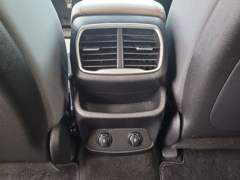 Used 2020 Hyundai Santa Fe SE image 12