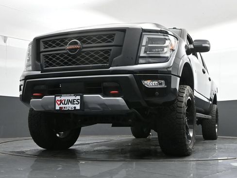 Used 2021 Nissan Titan PRO-4X w/ Pro-4x Convenience Package AWD/4WD image 47