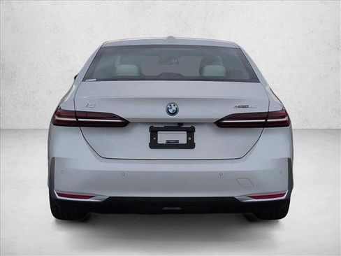 New 2026 BMW i5 eDrive40 image 8