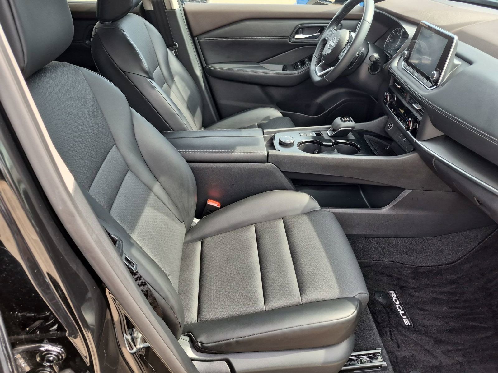 Certified 2023 Nissan Rogue SV w/ SV Premium B Package AWD/4WD image 37