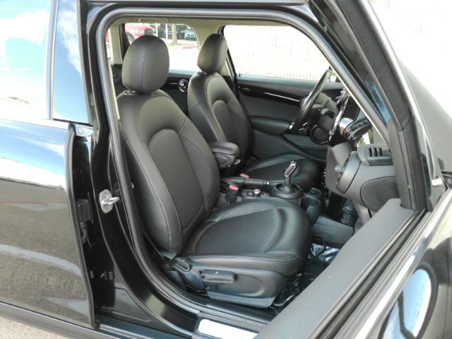 Used 2021 MINI Cooper 4-Door Hardtop FWD image 19