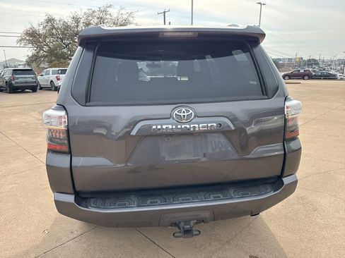 Used 2015 Toyota 4Runner SR5 image 6