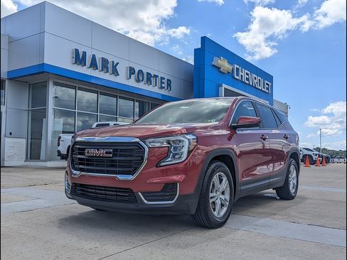 Used 2024 GMC Terrain SLE FWD image 1