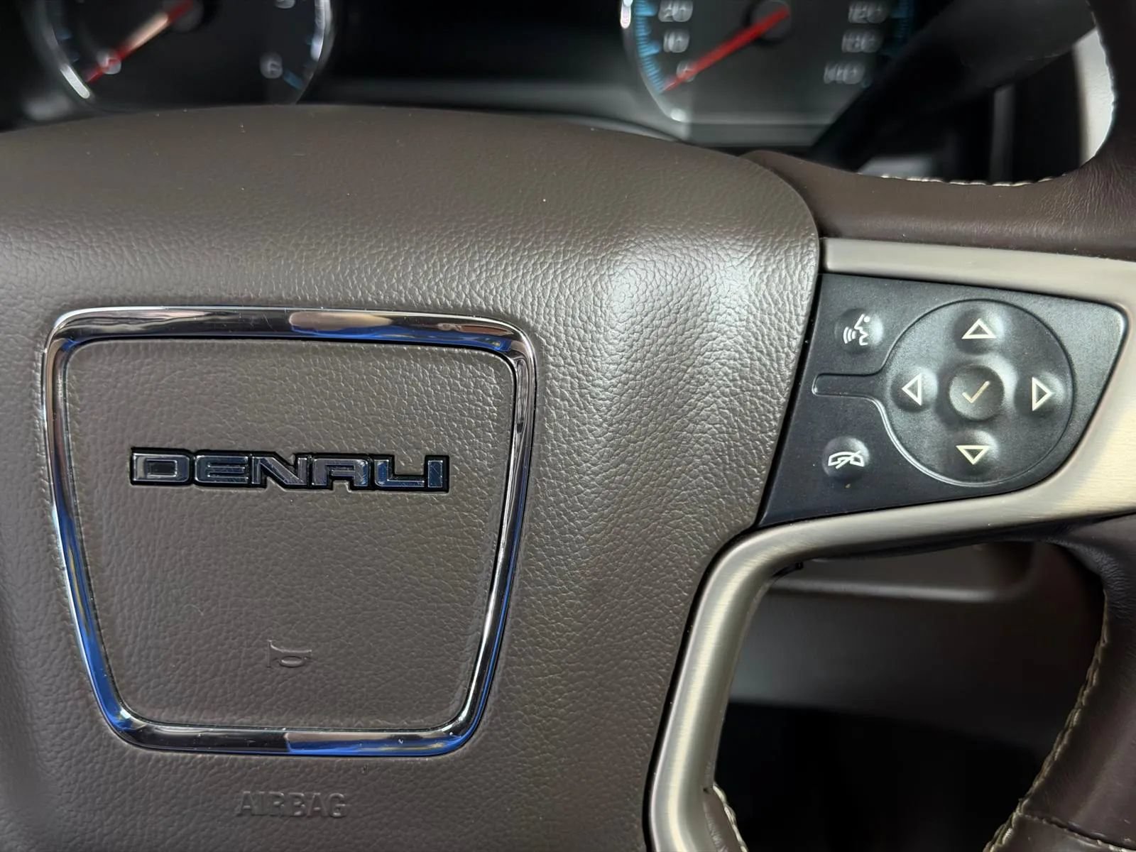Used 2017 GMC Yukon Denali w/ Open Road Package RWD image 43