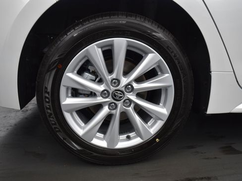 Used 2025 Toyota Corolla SE image 9