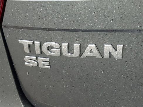 Certified 2021 Volkswagen Tiguan SE image 10