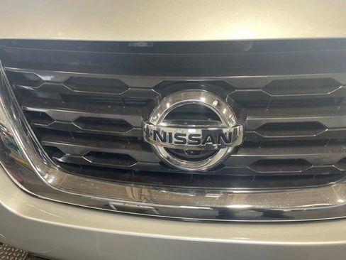 Used 2019 Nissan Pathfinder SL AWD/4WD image 8