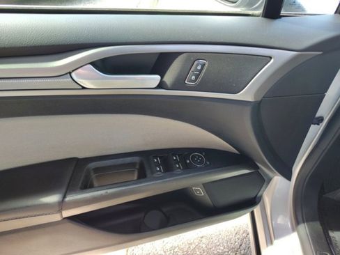 Used 2018 Ford Fusion S image 19