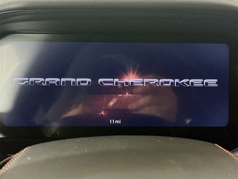 New 2025 Jeep Grand Cherokee Summit image 11